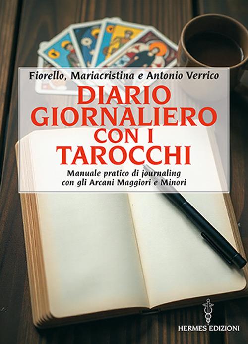 Diario giornaliero con i tarocchi. Manuale pratico di journaling con gli Arcani Maggiori e Minori - Fiorello Verrico,Mariacristina Verrico,Antonio Verrico - copertina