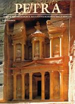 Petra. Guida archeologica alla città scolpita nella roccia. Ediz. illustrata