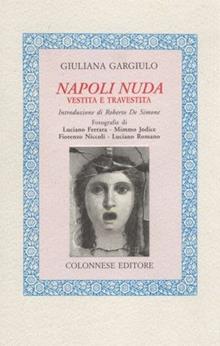 Napoli nuda, vestita e travestita