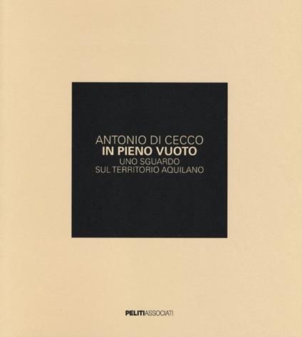 In pieno vuoto. Uno sguardo sul territorio aquilano. Ediz. illustrata - Antonio Di Cecco - copertina