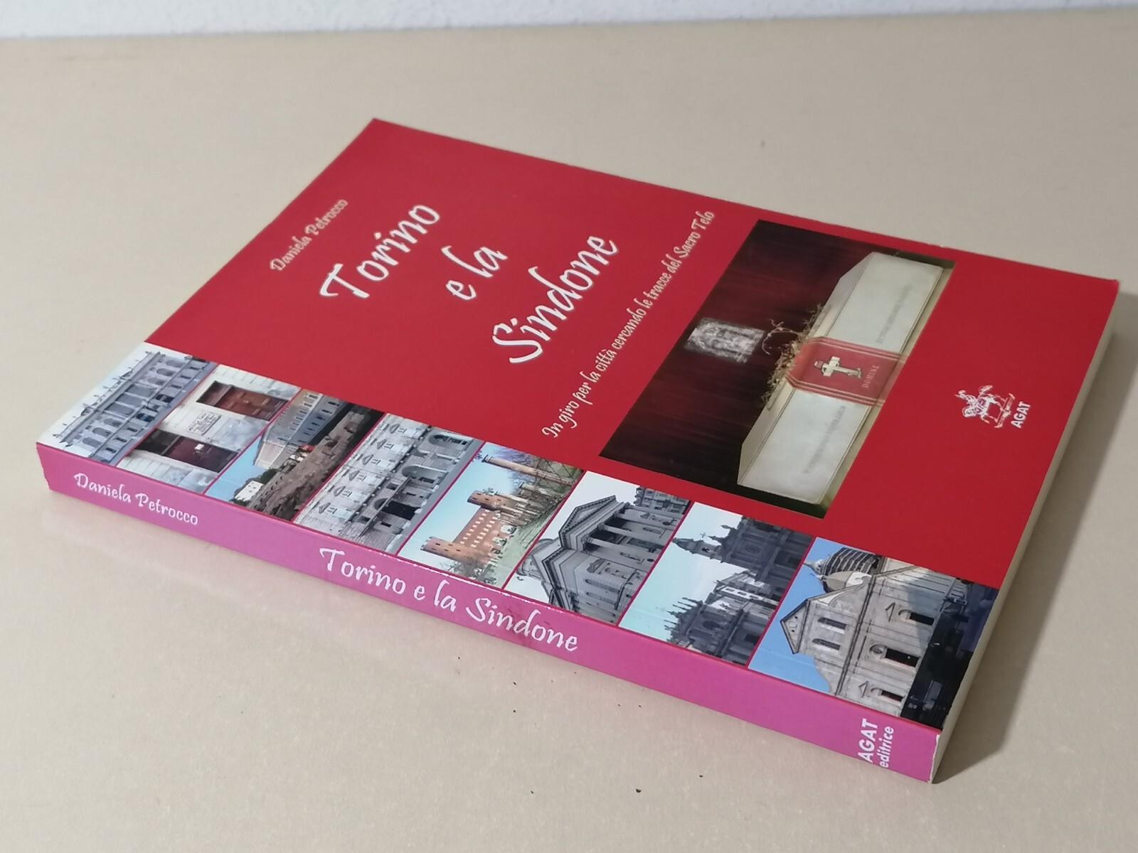 Torino e la Sindone. In giro per la città cercando le tracce del sacro telo. Ediz. italiana e inglese