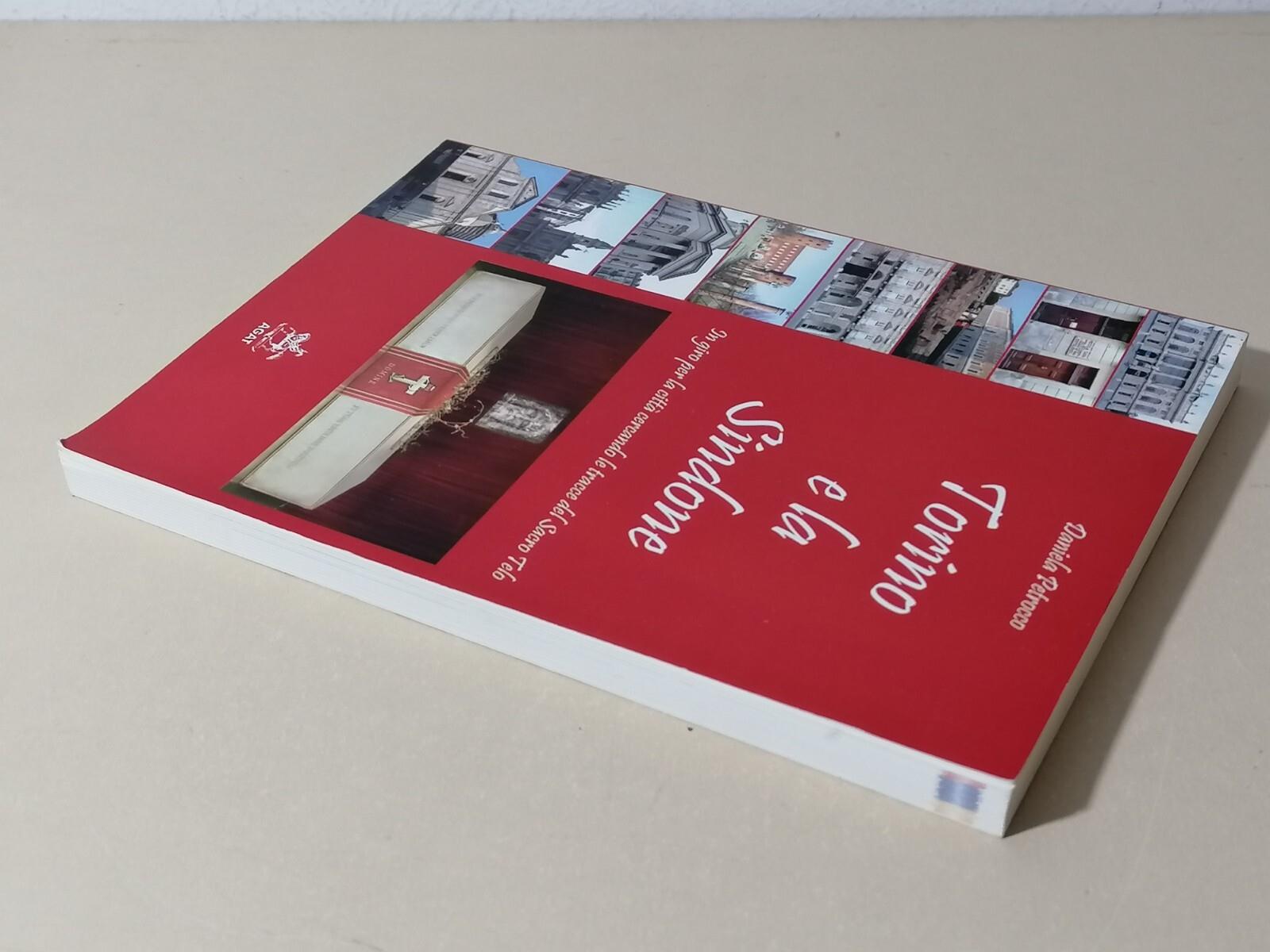 Torino e la Sindone. In giro per la città cercando le tracce del sacro telo. Ediz. italiana e inglese