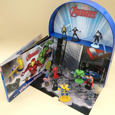 Avengers. Maxi libro gioca kit. Ediz. a colori. Con gadget - 5