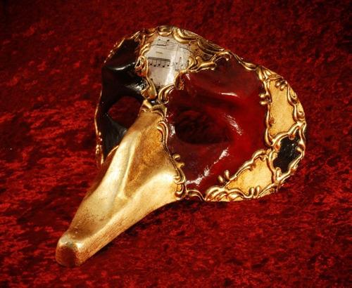 La signora in rosso. Un secolo di guide del Touring Club Italiano - copertina