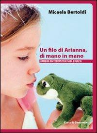 Un filo di Arianna, di mano in mano. Bambini raccontati tra fiaba e realtà - Micaela Bertoldi - copertina