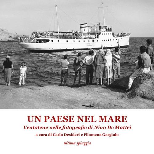 Un paese nel mare. Ventotene nelle fotografie di Nino De Mattei. Ediz. illustrata - copertina
