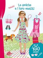 Le amiche e i loro vestiti. Con adesivi. Ediz. illustrata