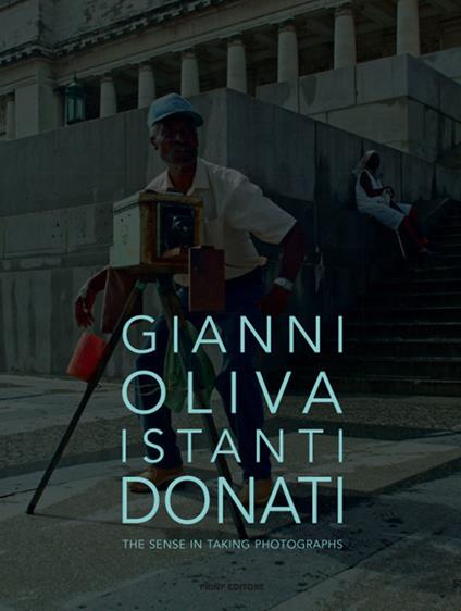 Istanti donati. The sense in taking photographs. Ediz. italiana e inglese - Gianni Oliva - copertina