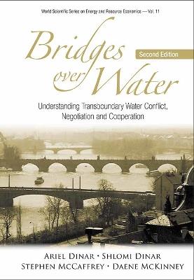 Bridges Over Water: Understanding Transboundary Water Conflict, Negotiation And Cooperation - Ariel Dinar,Shlomi Dinar,Daene C Mckinney - cover