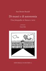 Di musei e di autonomia. Una fotografia in bianco e nero