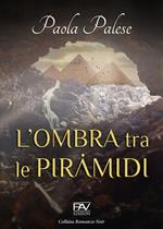 L' ombra tra le piramidi