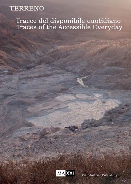 Terreno. Tracce del disponibile quotidiano-Traces of the accessible everyday. Ediz. illustrata - copertina