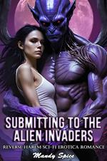 Submitting To The Alien Invaders: Reverse Harem Sci-Fi Erotica Romance