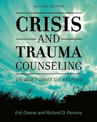 Crisis and Trauma Counseling: Unique Forms of Helping - Eric Owens,Richard Parsons - cover